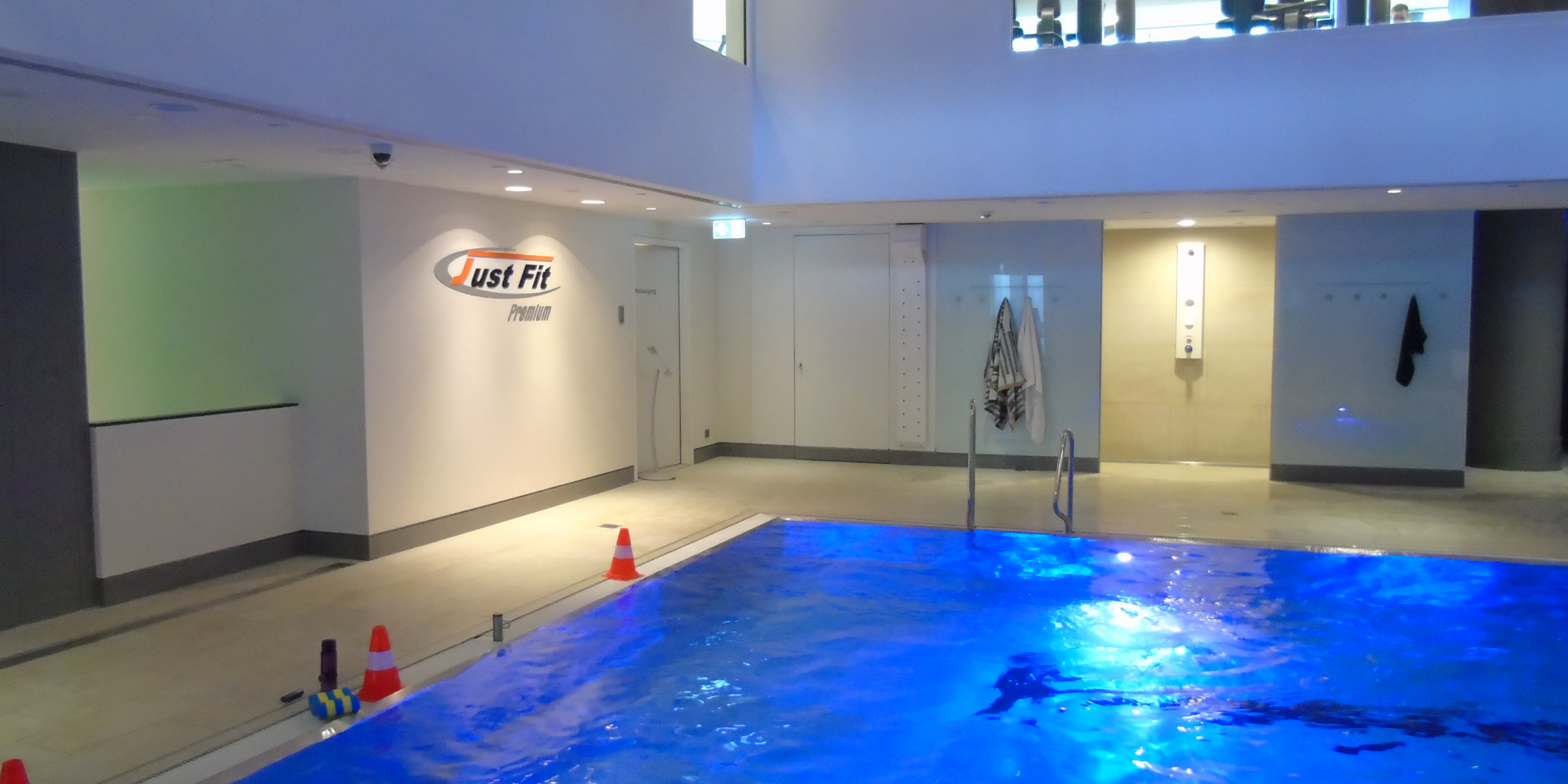 Indoor Pool mit Valiryo